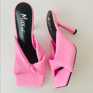 ✨MIXX SHUZ✨Pink Square Toe Heel Sandals